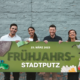 2 Männer und 2 Frauen halten ein Schild mit der Aufschrift Stadtputz hoch