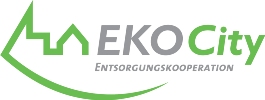 Das Logo der EkOCity GmbH besteht aus einem grauen und grünen Schriftzug und einer stilisierten Skyline.