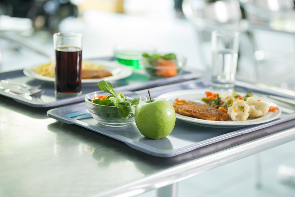 Eine gesunde Mahlzeit in der Mensa